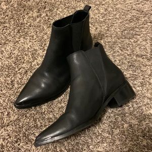 Marc fisher black leather Chelsea boots